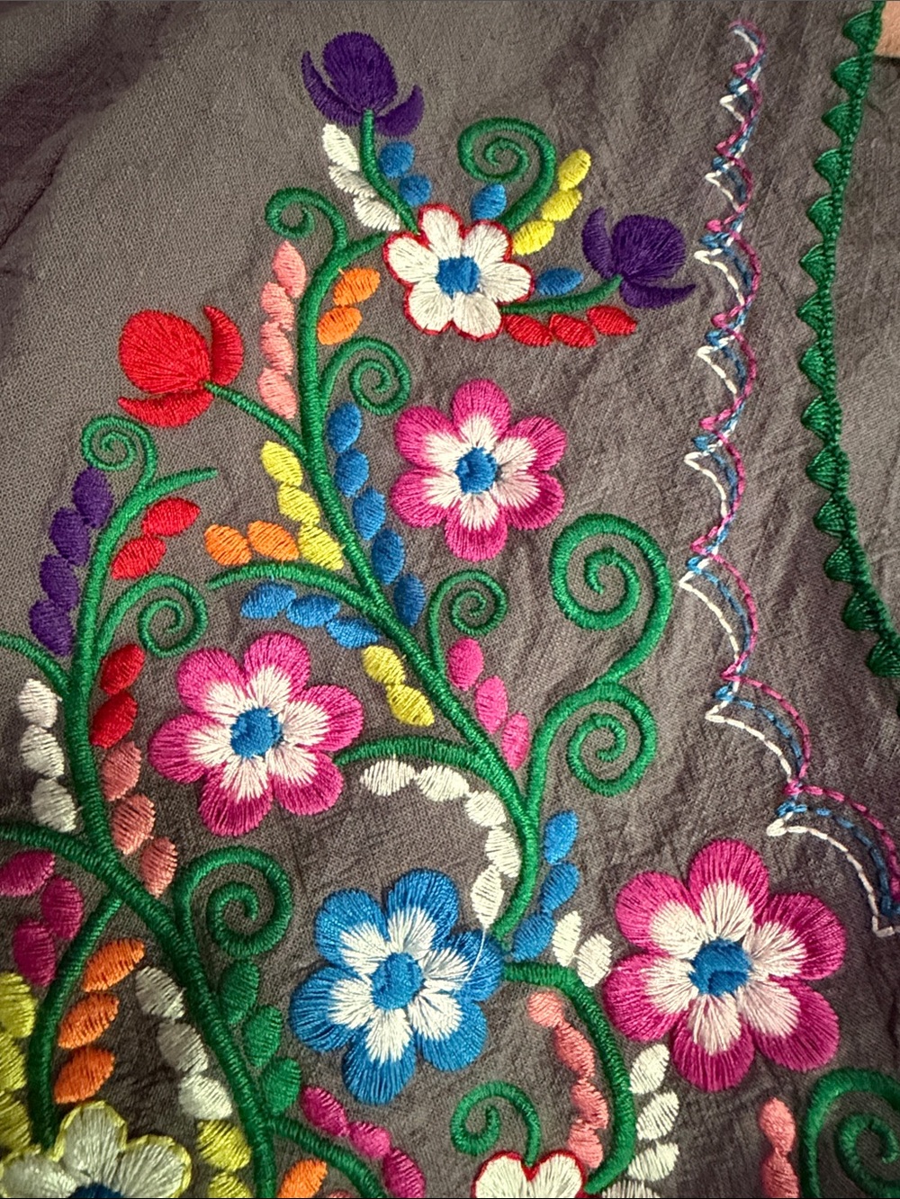 Gray Embroidered Floral Casual Dress - Picture 4 of 5